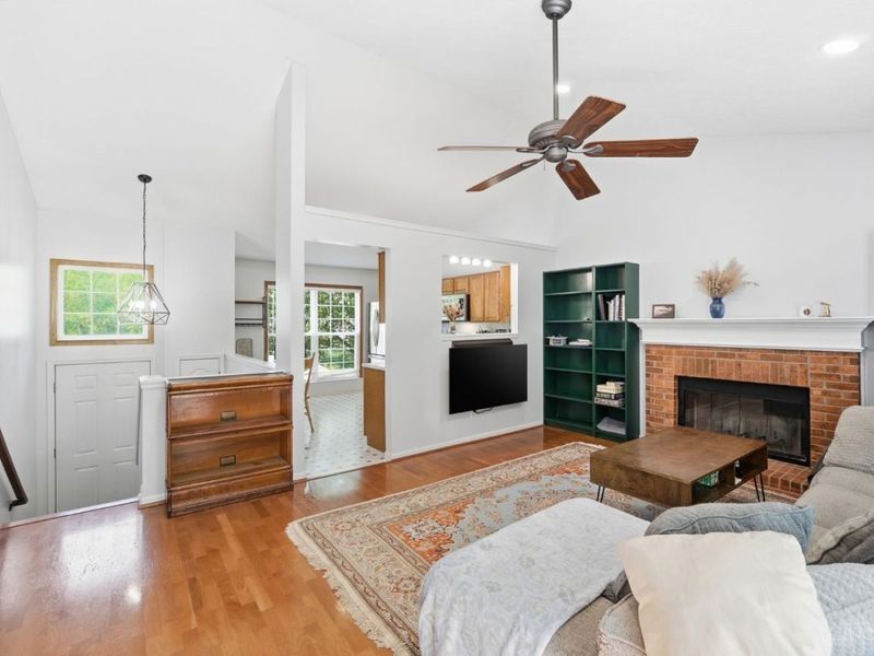 422 Wyndham Drive, Hamilton Twp, OH 45039 Photo 7