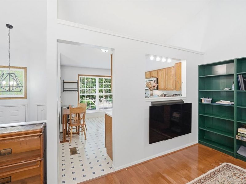 422 Wyndham Drive, Hamilton Twp, OH 45039 Photo 8