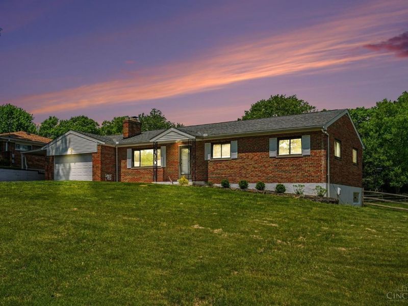 2032 Arrowood Place, Springfield Twp., OH 45231 Photo 2