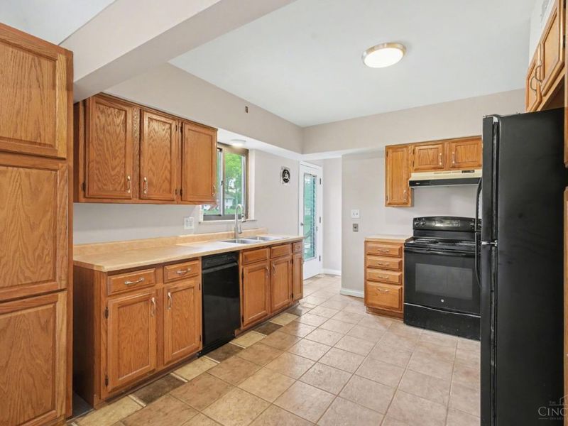 2032 Arrowood Place, Springfield Twp., OH 45231 Photo 9