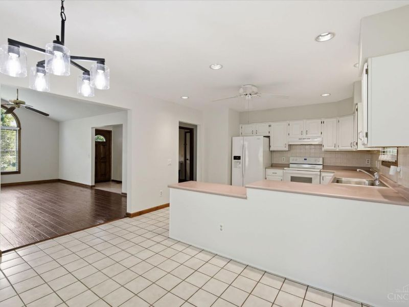 2739 Queenswood Drive, Cincinnati, OH 45211 Photo 12