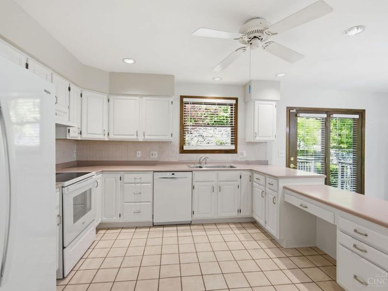 2739 Queenswood Drive, Cincinnati, OH 45211 Photo 13