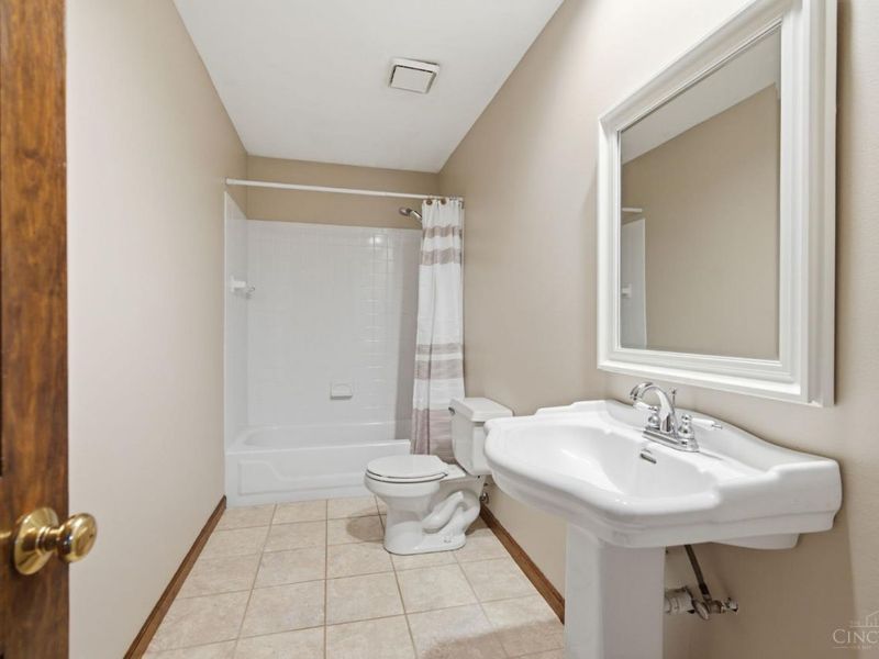 2739 Queenswood Drive, Cincinnati, OH 45211 Photo 25