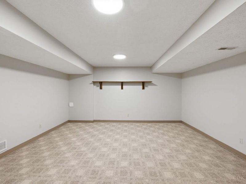 2739 Queenswood Drive, Cincinnati, OH 45211 Photo 32