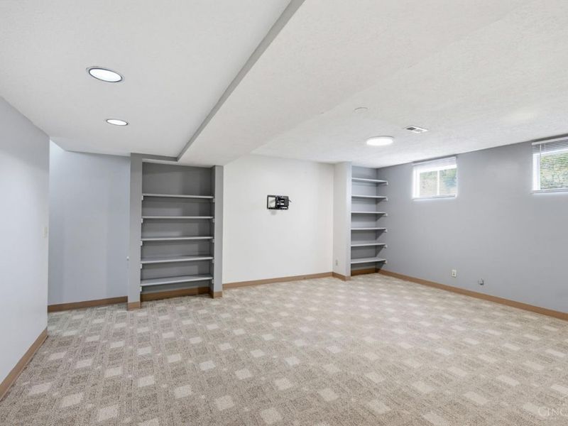 2739 Queenswood Drive, Cincinnati, OH 45211 Photo 33