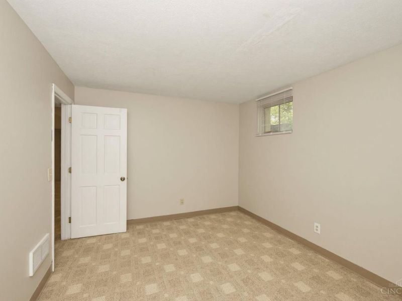 2739 Queenswood Drive, Cincinnati, OH 45211 Photo 35