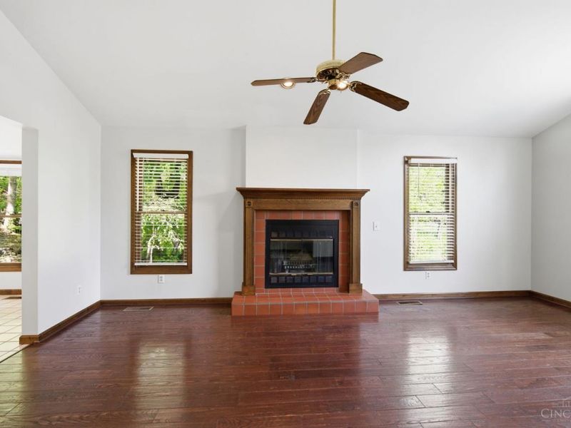 2739 Queenswood Drive, Cincinnati, OH 45211 Photo 4