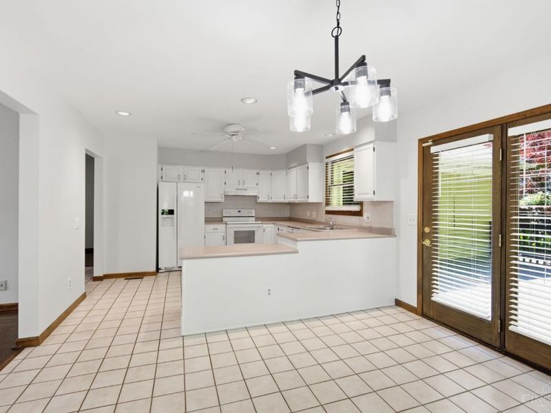 2739 Queenswood Drive, Cincinnati, OH 45211 Photo 9
