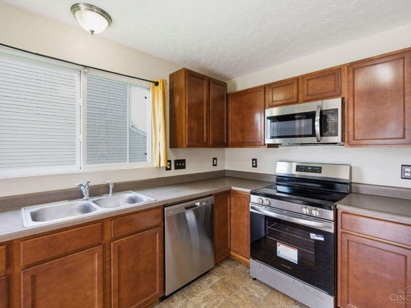 547 Woodbine Court, Hamilton Twp, OH 45039 Photo 10