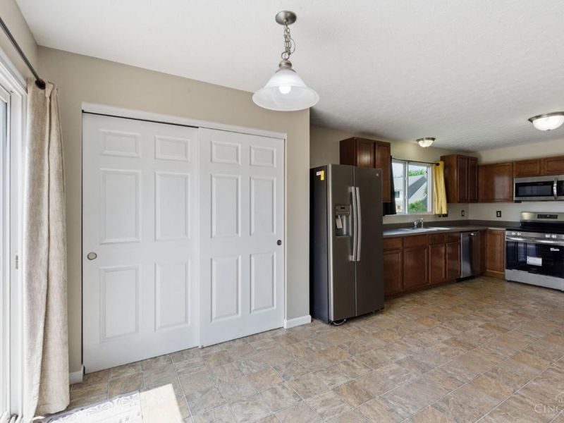 547 Woodbine Court, Hamilton Twp, OH 45039 Photo 12