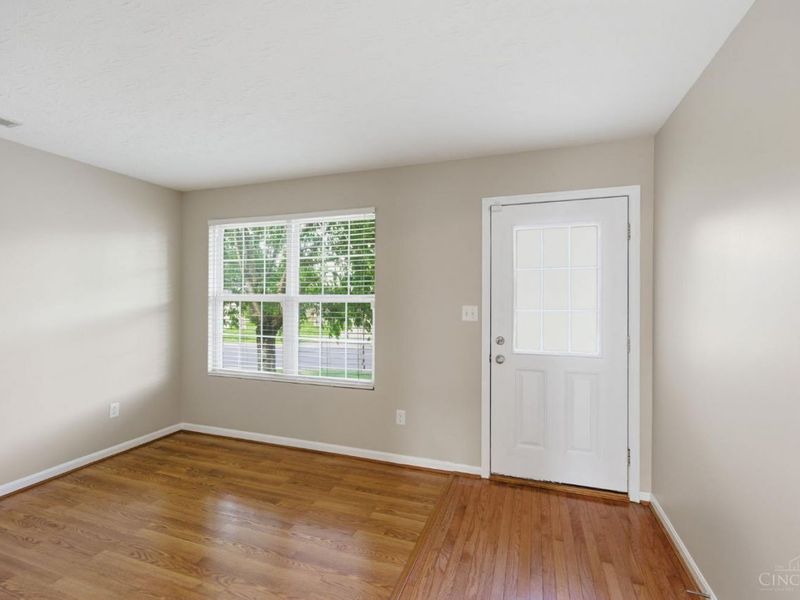 547 Woodbine Court, Hamilton Twp, OH 45039 Photo 3