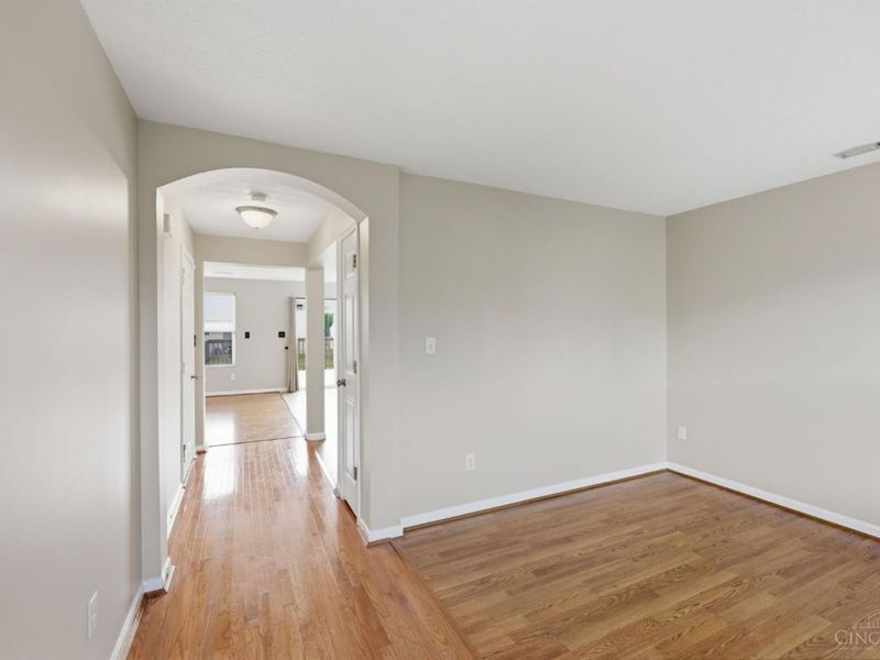 547 Woodbine Court, Hamilton Twp, OH 45039 Photo 4