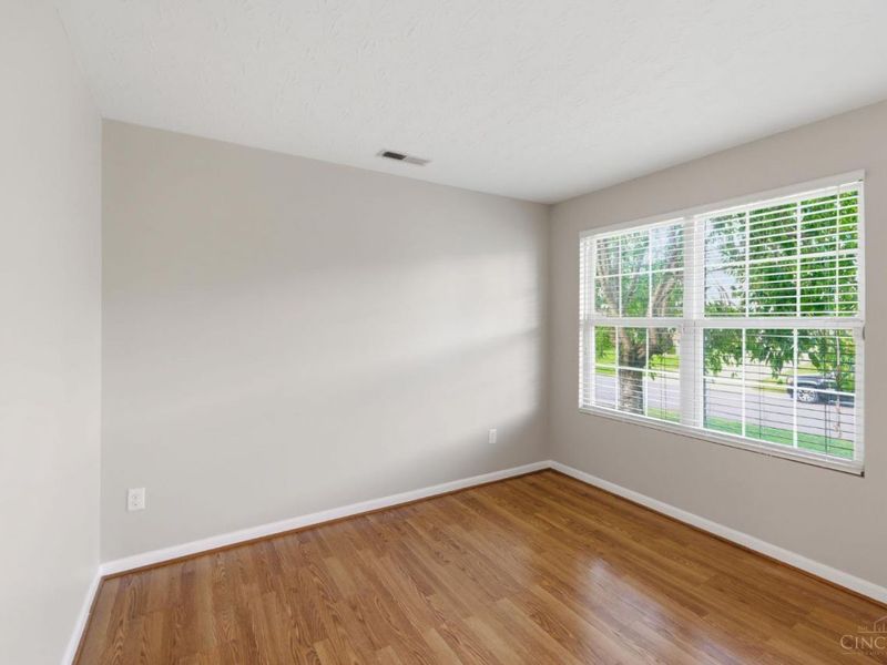 547 Woodbine Court, Hamilton Twp, OH 45039 Photo 5