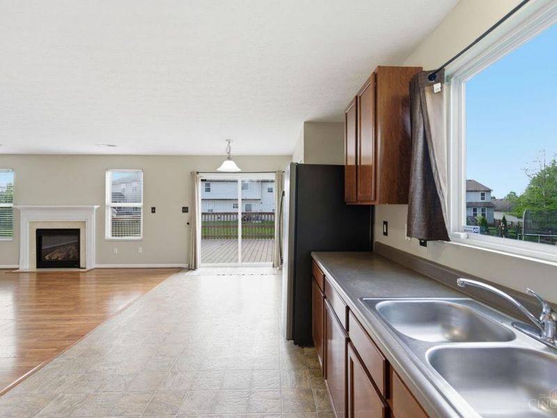 547 Woodbine Court, Hamilton Twp, OH 45039 Photo 6