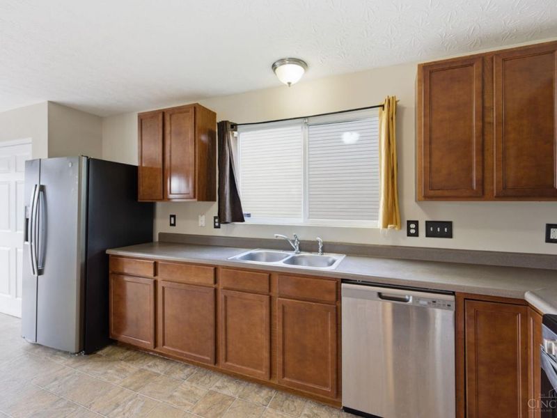 547 Woodbine Court, Hamilton Twp, OH 45039 Photo 7