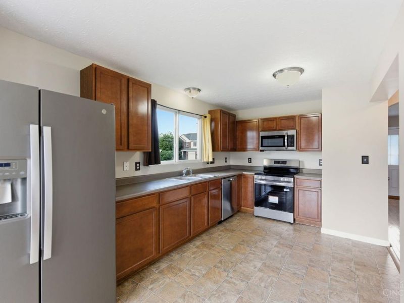 547 Woodbine Court, Hamilton Twp, OH 45039 Photo 8