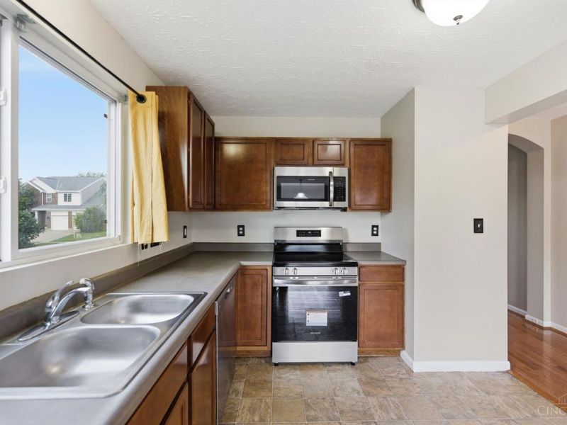 547 Woodbine Court, Hamilton Twp, OH 45039 Photo 9