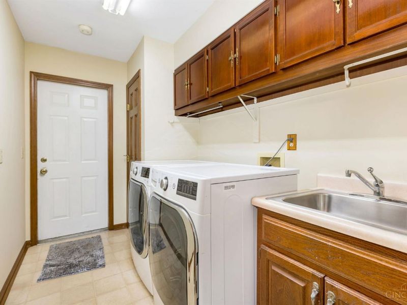 9761 Berry Hill Drive, West Chester, OH 45241 Photo 14