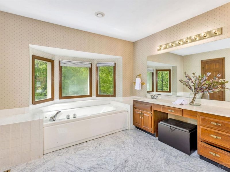 9761 Berry Hill Drive, West Chester, OH 45241 Photo 22