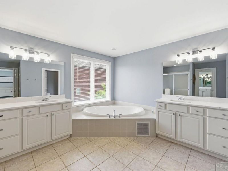 986 Arnold Palmer Drive, Miami Twp, OH 45140 Photo 29