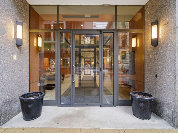 208 W Washington Street, Unit 910, Chicago, IL 60606