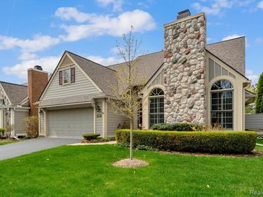 2256 Sudbury Way, Bloomfield Hills, MI 48304
