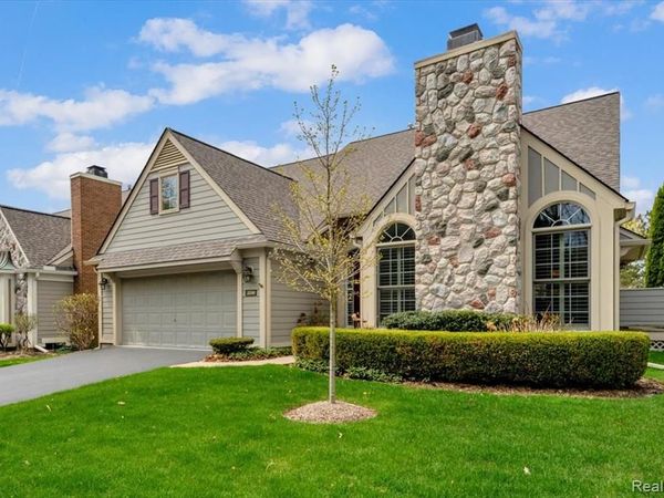 2256 Sudbury Way, Bloomfield Hills, MI 48304