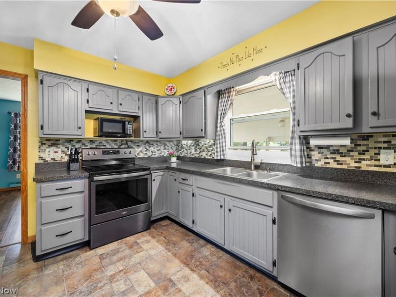 8510 Murray Ridge Road , Elyria, OH 44035 Photo 16