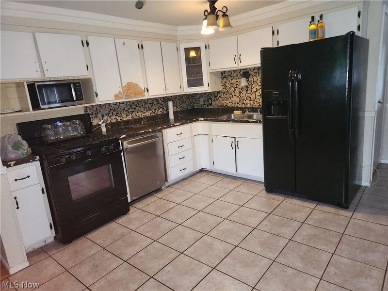 7597 Venice Heights Drive NE, Warren, OH 44484 Photo 2