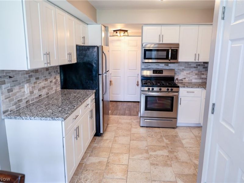 1145 Canyon View Road, Unit 102, Sagamore Hills, OH 44067 Photo 2