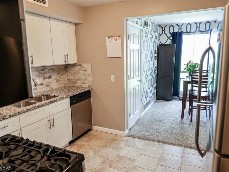 1145 Canyon View Road, Unit 102, Sagamore Hills, OH 44067 Photo 5