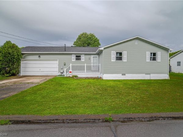 373 Lincoln Drive , Mineral Wells, WV 26150