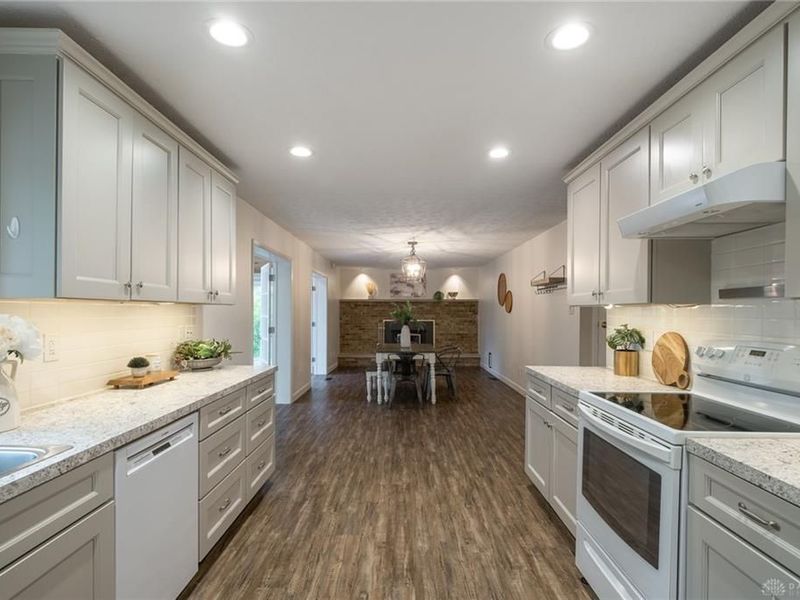 2112 Granada Drive, Beavercreek, OH 45431 Photo 13