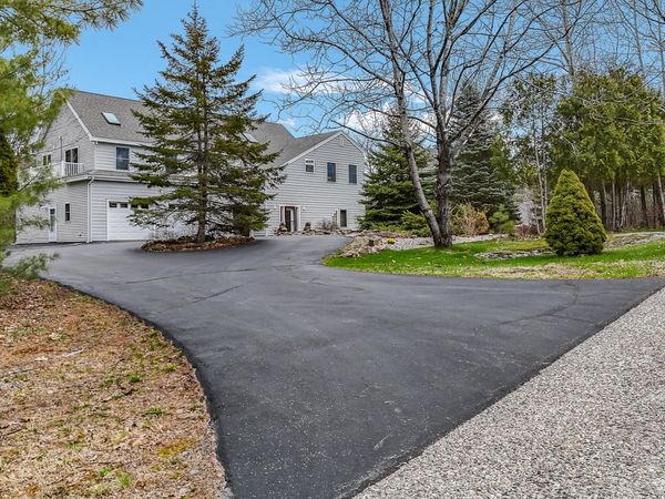14 Cal Vista Drive, Dayton, ME 04005
