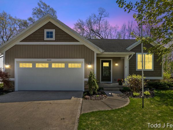 2631 Stockwood Drive NE, Grand Rapids, MI 49505