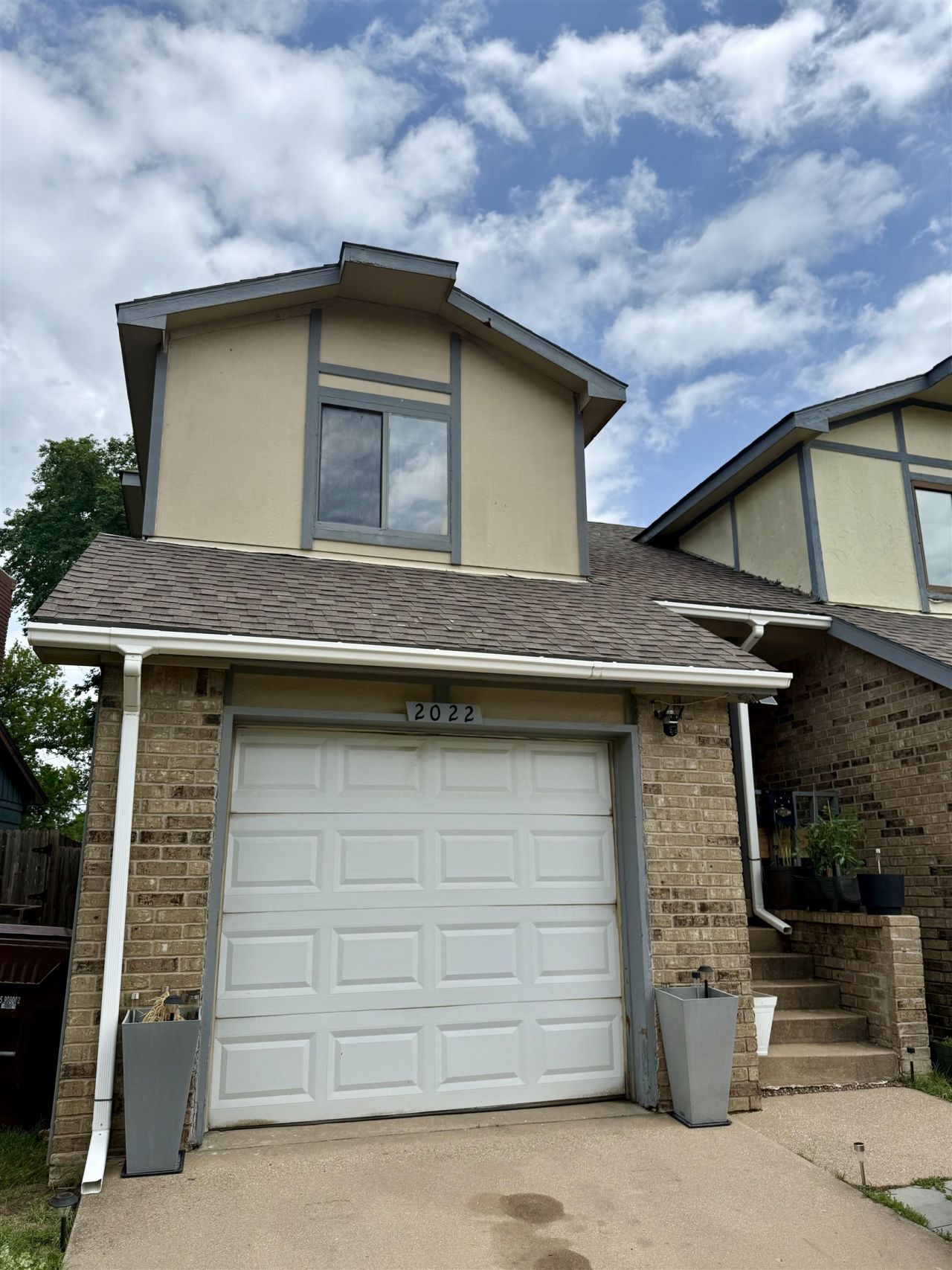 2022 N Old Manor Rd, Wichita, KS 67208 Main Photo