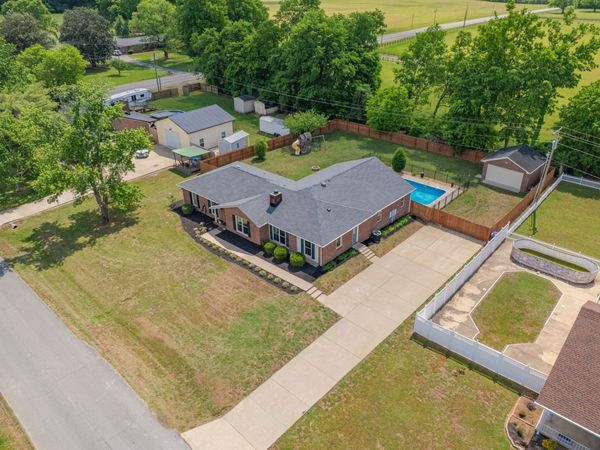 804 Redwood Cir , Columbia, TN 38401