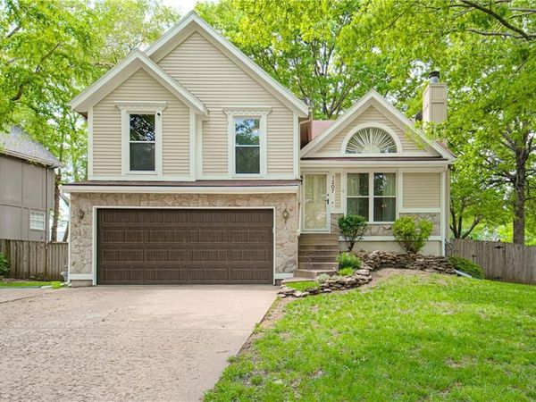 1207 N Anne Shirley Drive, Olathe, KS 66061