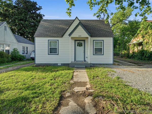 220 W Seneca Street , Tahlequah, OK 74464