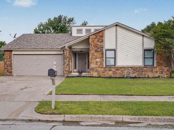 8426 N 117th East Avenue , Owasso, OK 74055