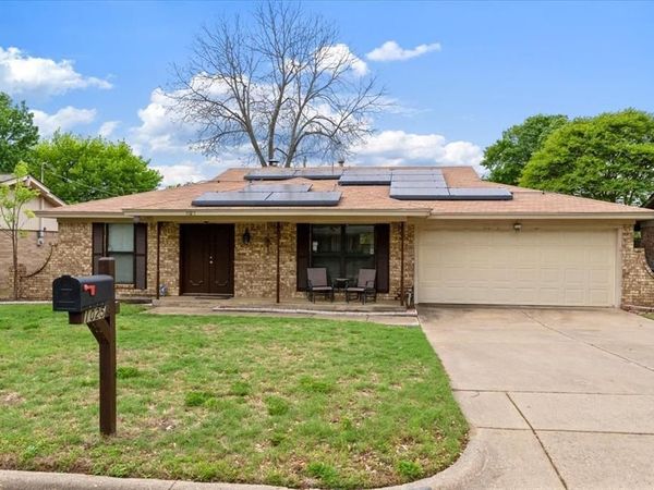 1025 Livingston Drive , Hurst, TX 76053