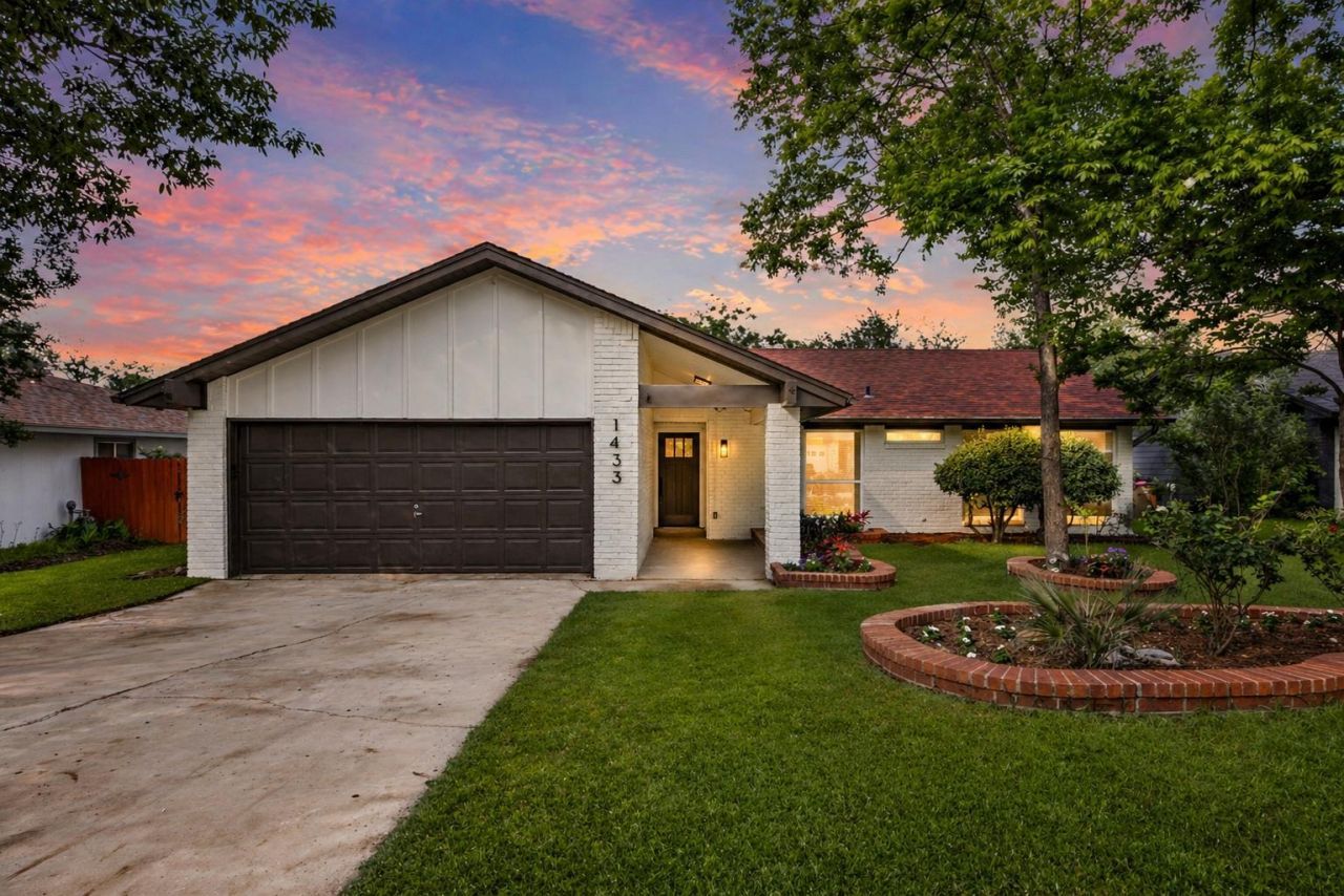 1433 Salem Meadow Cir, Austin, TX 78745 Main Photo