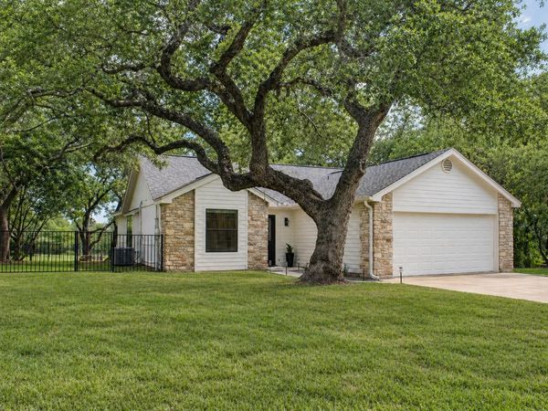 34 Pebblebrook LN, Wimberley, TX 78676