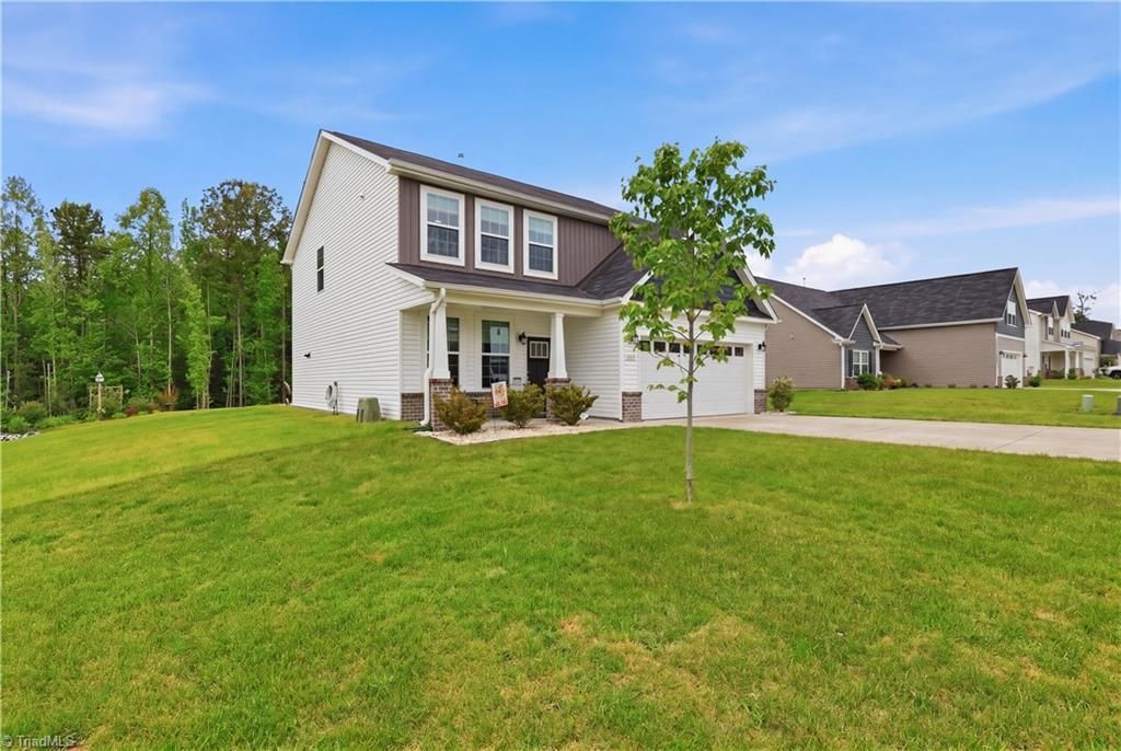 633 Mahogany Drive, Thomasville, NC 27360 Main Photo