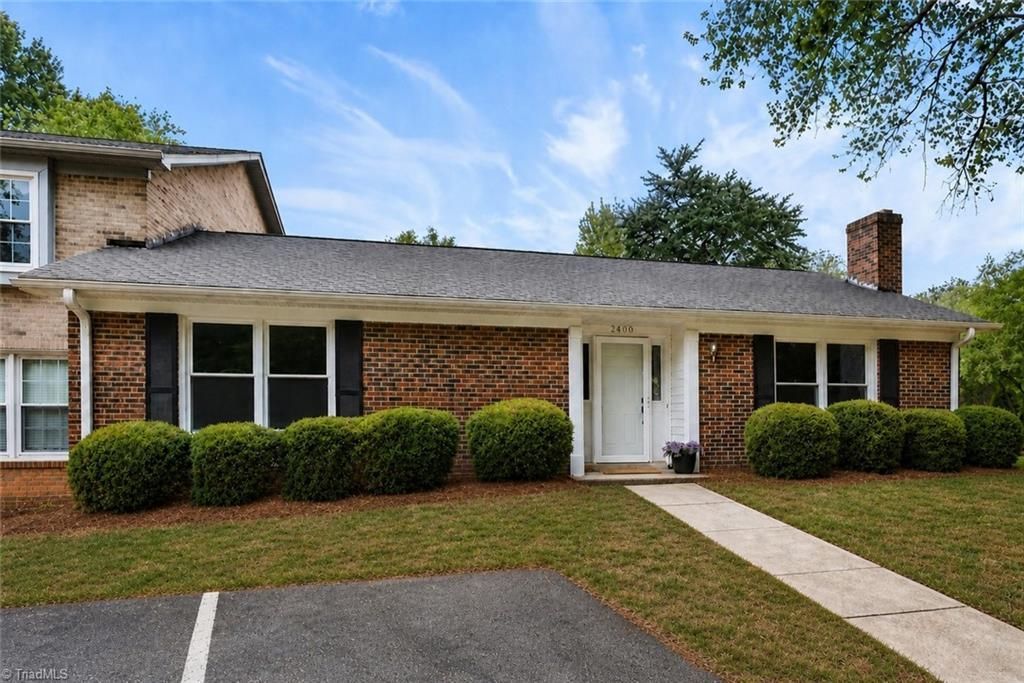 2400 Cottage Place, Greensboro, NC 27455 Main Photo