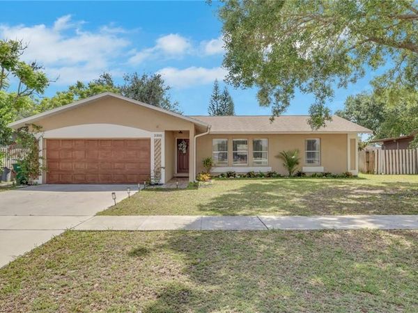 3300 Valencia DR, NAPLES, FL 34120