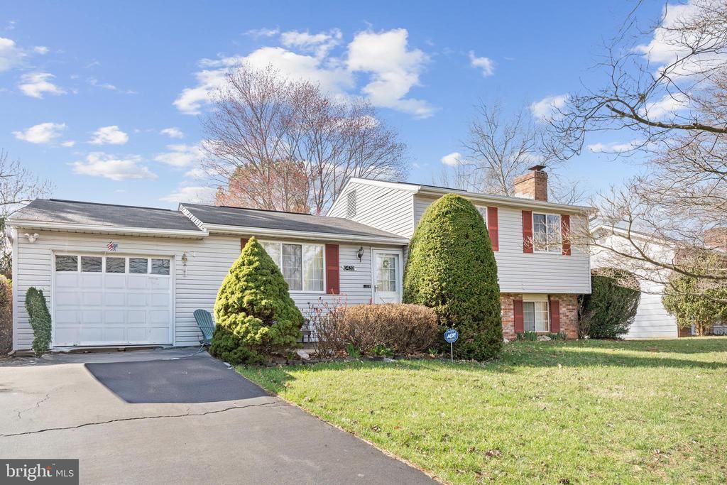 6439 Lancaster Drive , Warrenton, VA 20187 Main Photo