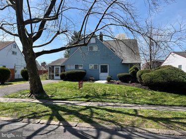 15 CATALPA LANE, LEVITTOWN, PA 19055