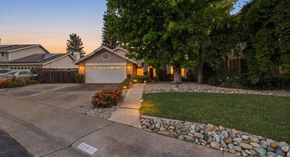 226 Bittercreek Dr, Folsom, CA 95630 Photo