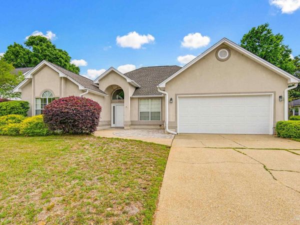 3921 Leesway Cir, Pensacola, FL 32504